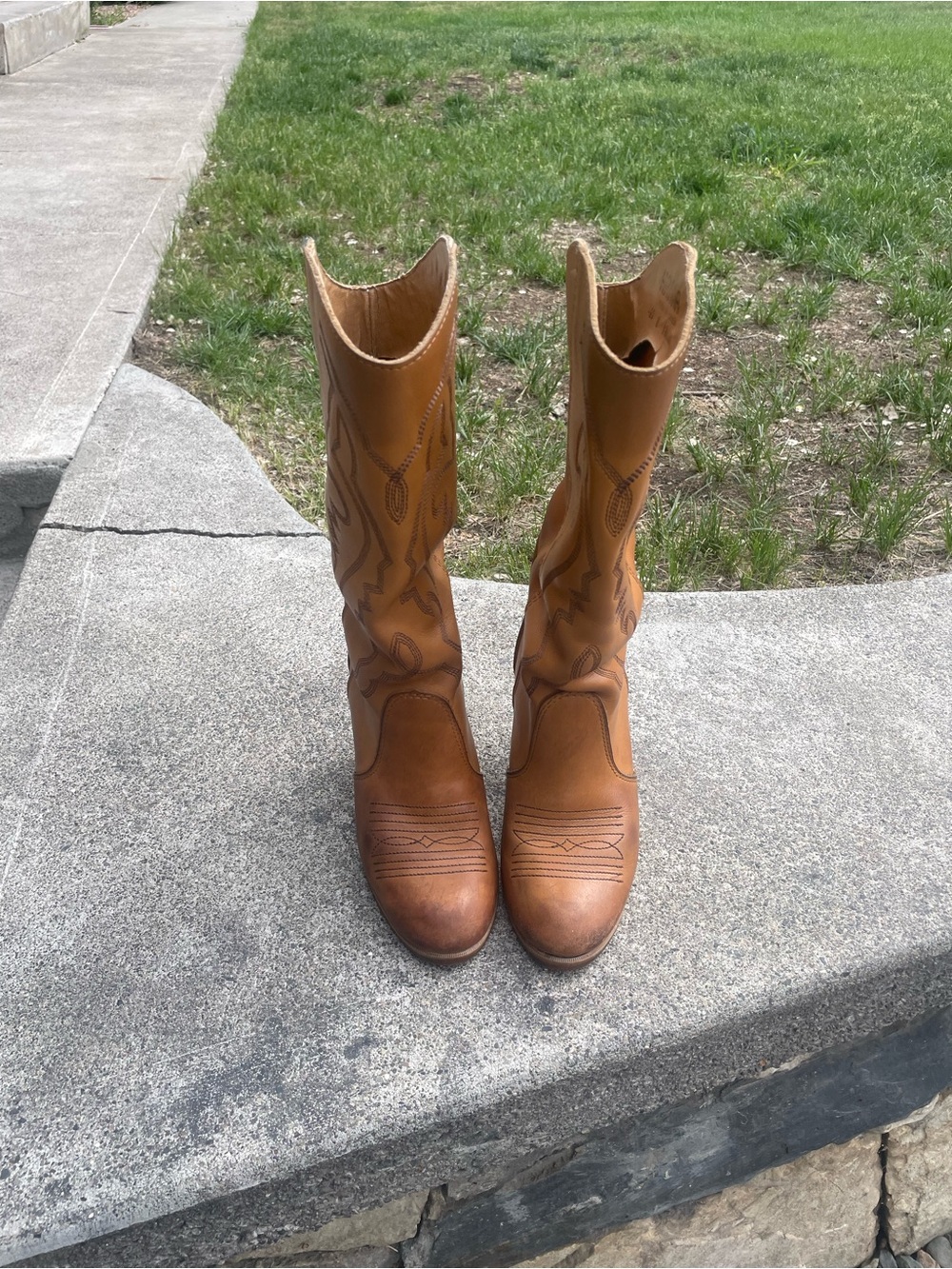 Vintage Hanna High-Heel Cowboy Boots - Picture 2 of 7